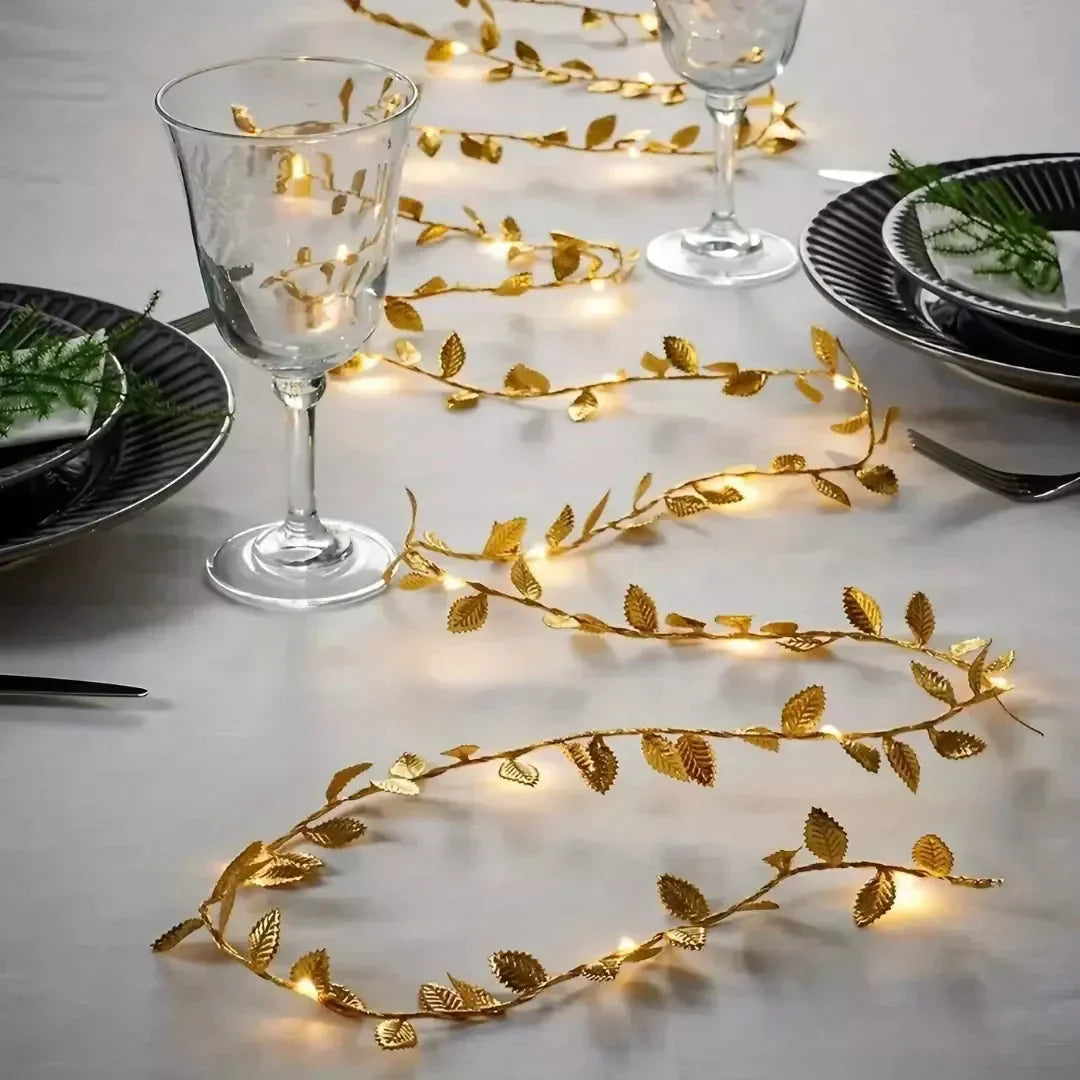 Trepadeira Artificial com Folhas Douradas e Iluminação LED - Decoração de Interiores