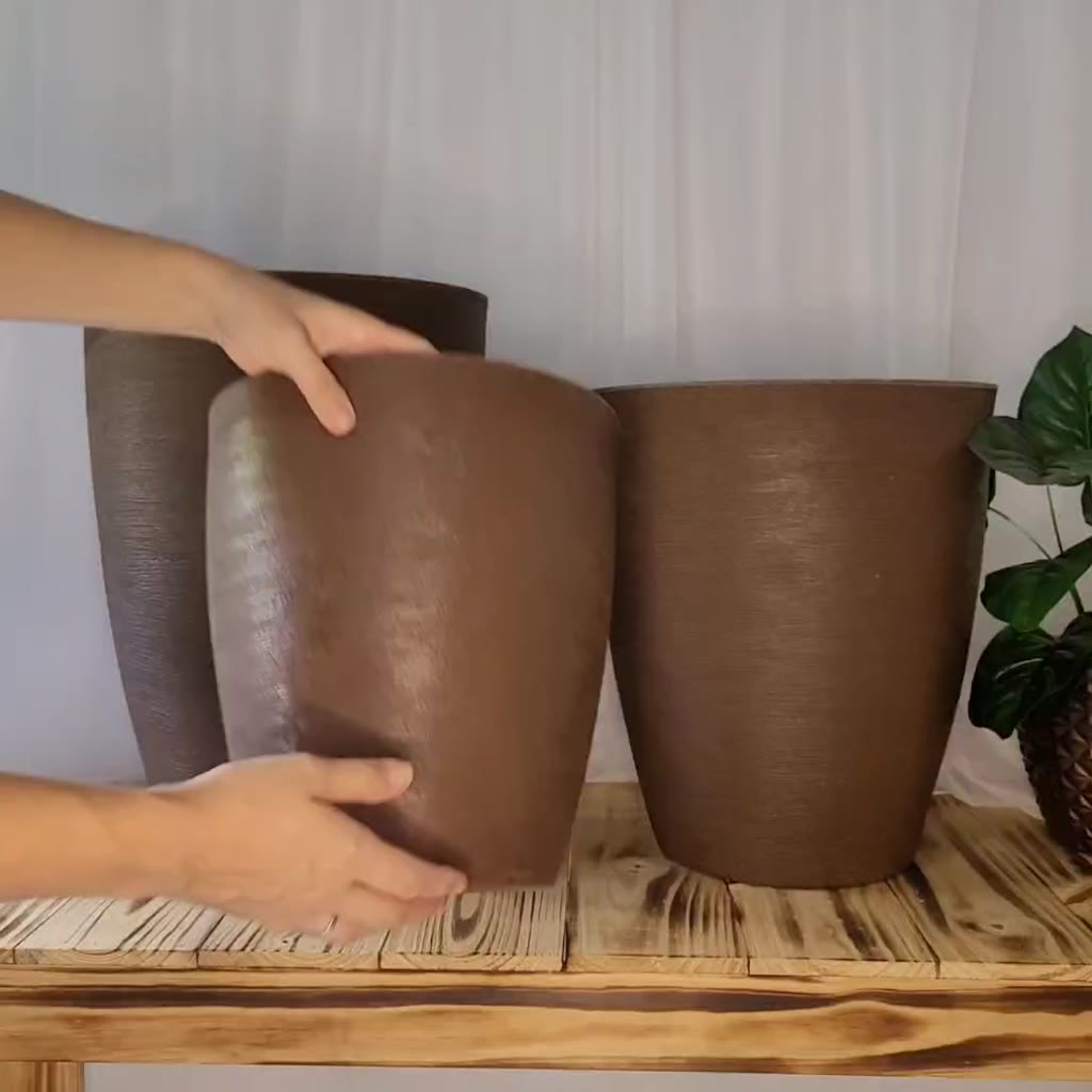 Conjunto de 3 Vasos para Plantas em Polietileno Decorativo Escovado - Luxo Moderno, Tamanhos P, M e G