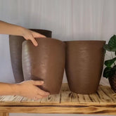 Conjunto de 3 Vasos para Plantas em Polietileno Decorativo Escovado - Luxo Moderno, Tamanhos P, M e G