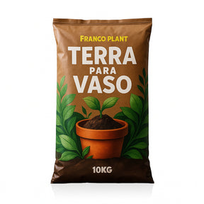 Terra vegetal adubada com nutrientes para cultivo de plantas e hortas