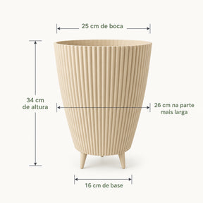 Medidas do vaso canelado: 34 cm de altura e 26 cm de largura